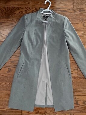 Melanie Lynne - Classic Collarless Women's Coat in Light Gray - Size 6